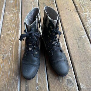 EUC Sorel Major Carly Black Leather Side Zip Military Combat Boots in Size 7.5